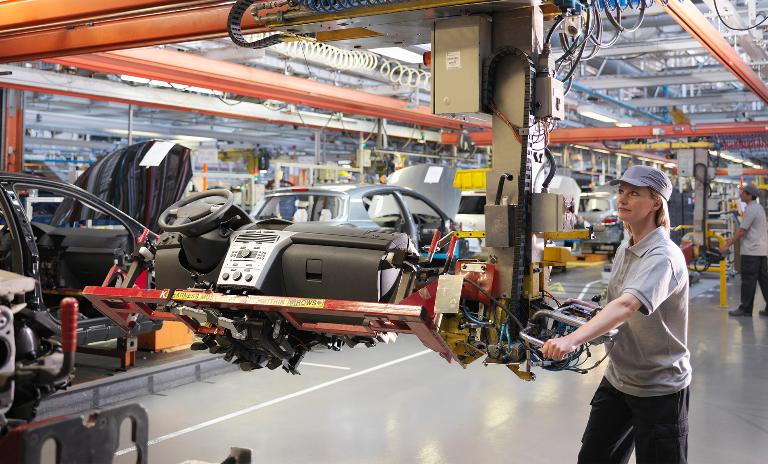 Especially in the premium segment, car production only works if suppliers and OEMs collaborate seamlessly.