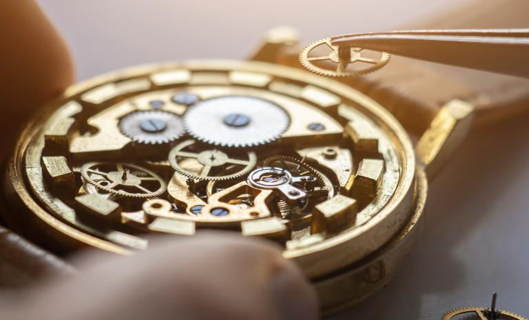 Identifying and realizing synergies is an art just like fine watchmaking: It is not only about neglecting major pitfalls, it is rather about calibrating nuances - and every aspects are dependent on each other.