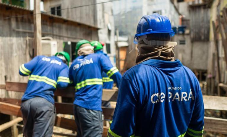 Crews working in Vila da Barca. Source: Aegea - Águas do Pará