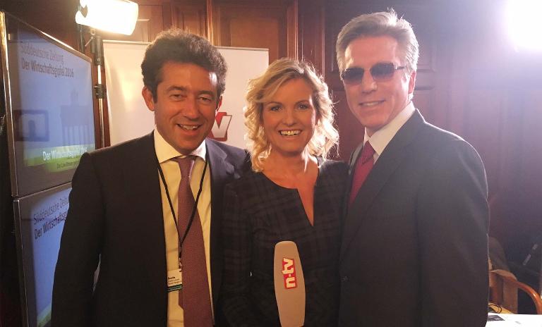 Talking about digital literacy with moderator Carola Ferstl und Bill Mc Dermott, CEO of SAP