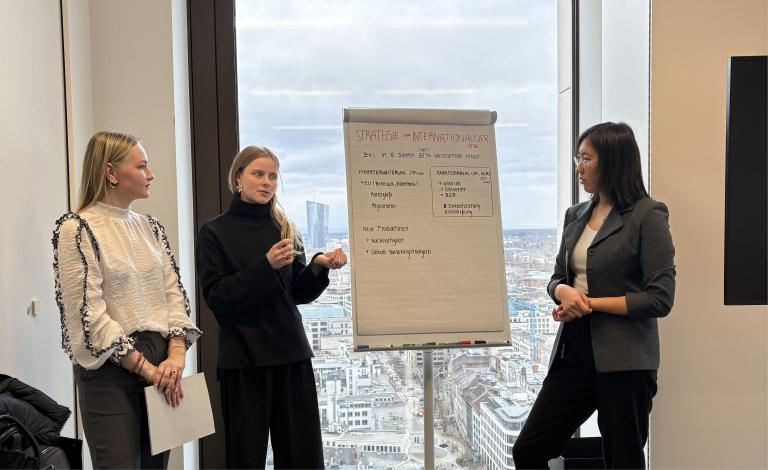 Filippa and fellow HERizon Weeks participants during their presentation