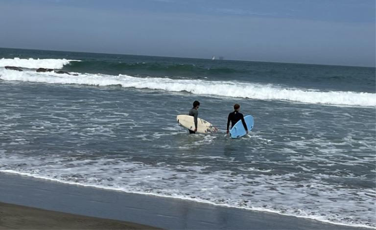 Surfing at “Tres cruces” point break with a fellow volunteer from Norway