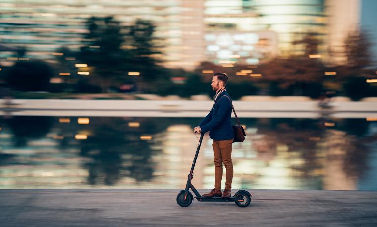 Nur Autos verkaufen reicht nicht mehr: Neue Mobilitätsformen verändern das Marktumfeld der Autoindustrie und erfordern neue Geschäftsmodelle