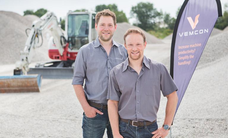 Jan Rotard (left) and Julian Profanter (right) follow the vision of a construction site 4.0.