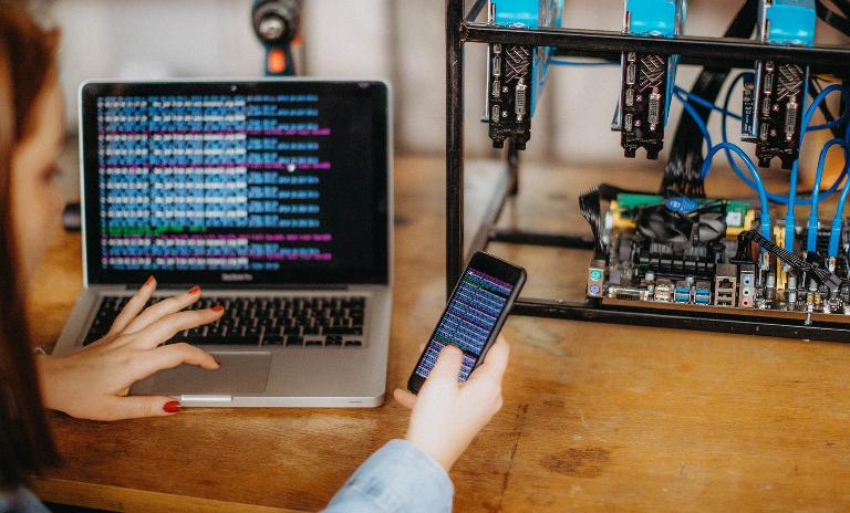 The step-by-step guide explains how to implement a blockchain successfully.
