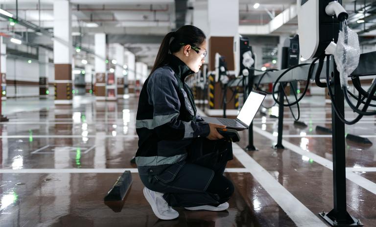 The automotive industry has faced numerous challenges this year, but the markets for electric vehicles and charging stations have so far defied this and are developing positively.