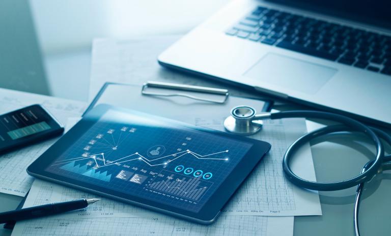 Der neue Roland Berger Krankenhaus IT-Monitor zeigt in einer umfassenden Marktanalyse, wie Kliniken ihre KIS- und ERP-Landschaften nach der IS-H-Abkündigung strategisch neu ausrichten.