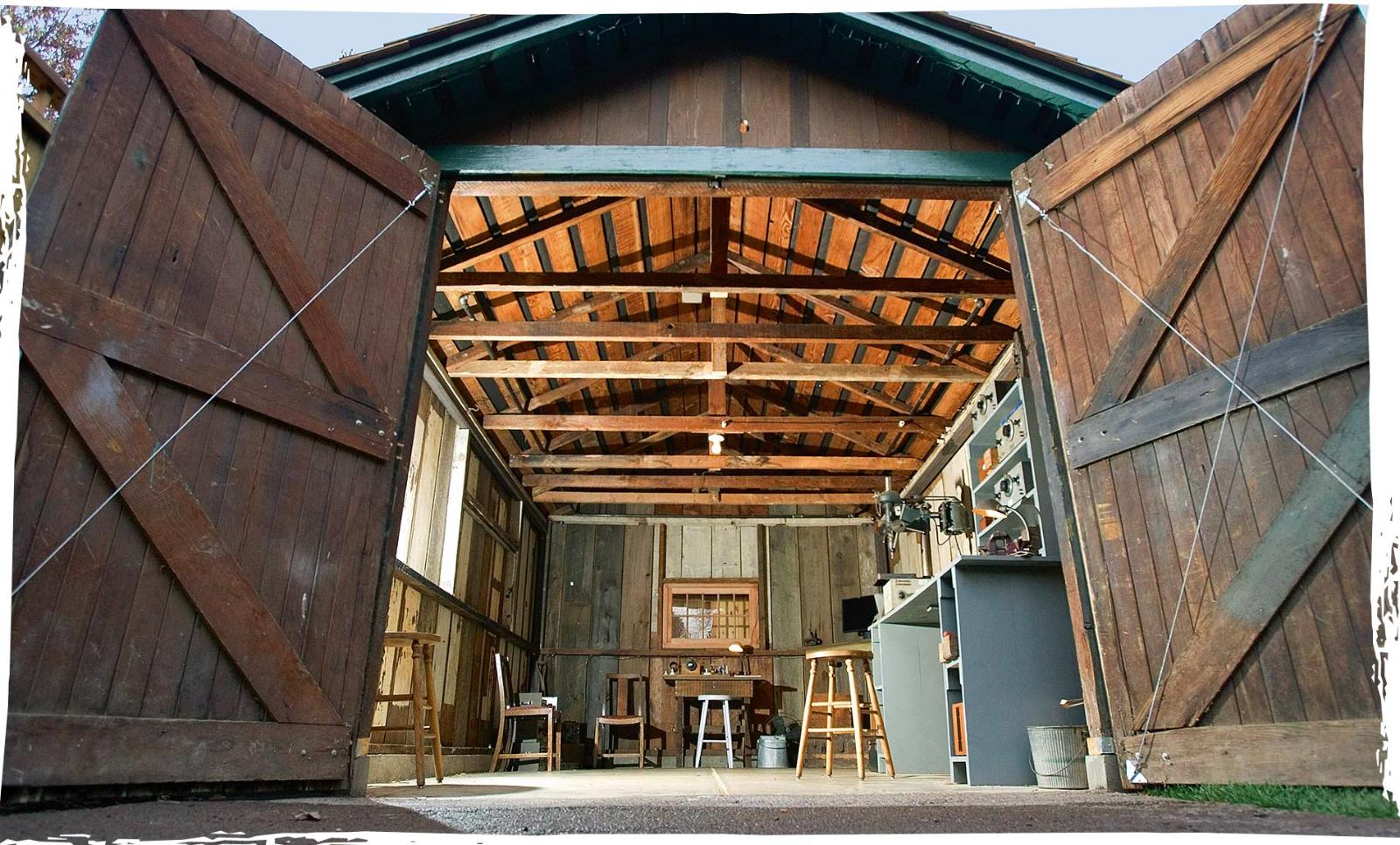 1939: Hewlett-Packard. Widely regarded as the "birthplace of Silicon Valley," the Palo Alto, California garage that Bill Hewlett and Dave Packard used for the development and manufacturing of their company's early products is now listed on the US National Register of Historic Places.