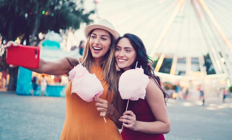 City tourism: the interests of guests and locals, tourism businesses, urban development and tourism planning should be aligned.