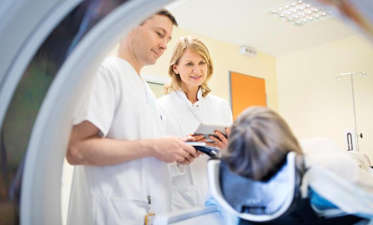 Ärzte behandelt eine Patient