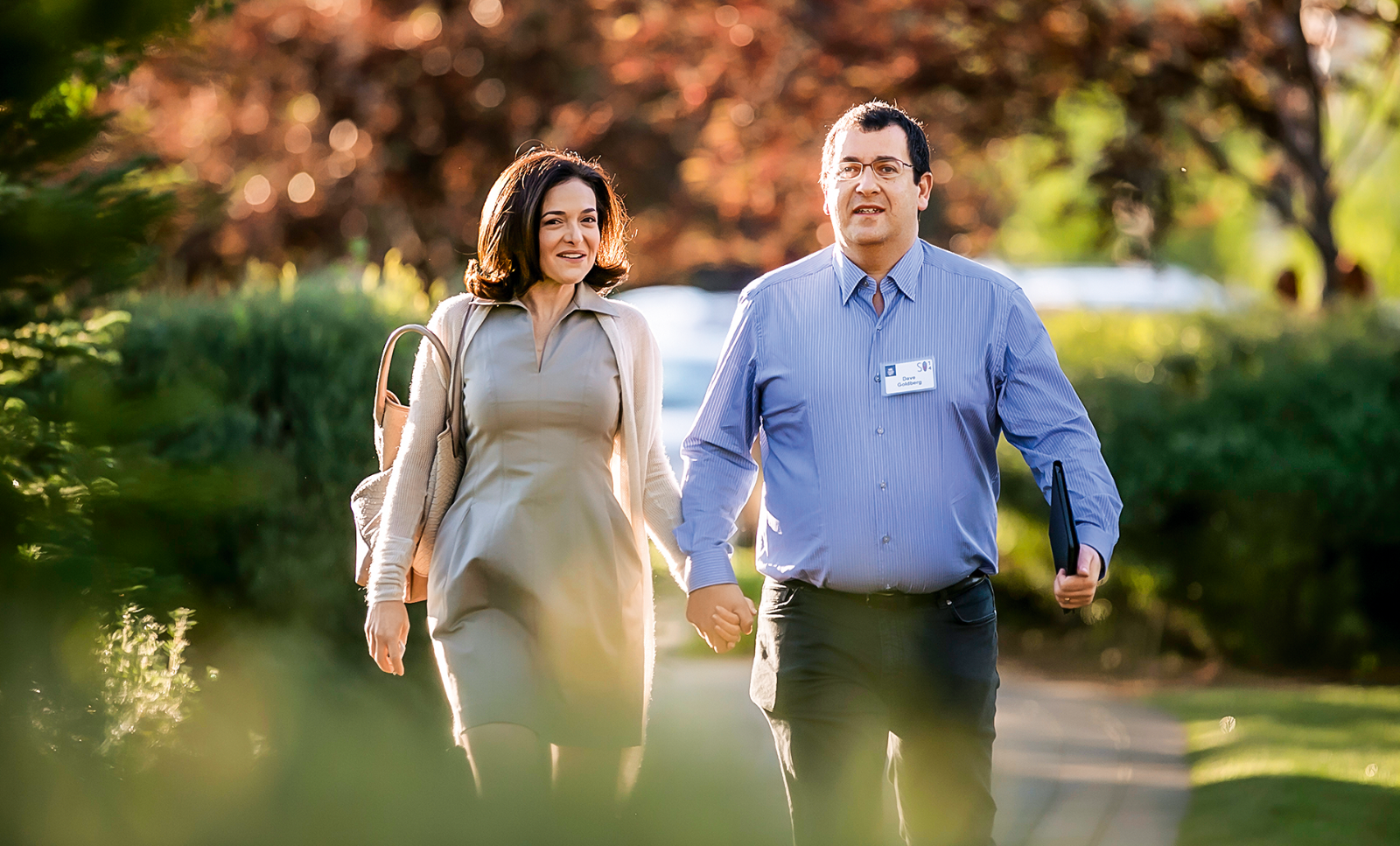 Sheryl Sandberg and her husband David Goldberg walking outside and holding hands before arriving at the 2014 Allen & Co. Media and Technology Conference. (c) Scott Eells/Getty Images
