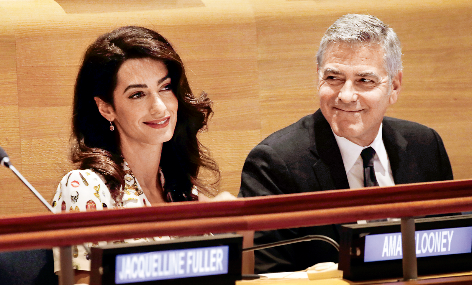 Amal and George Clooney sit next to each other at the UN Leaders Summit for Refugees 2016. (c) Peter Foley/Getty Images
