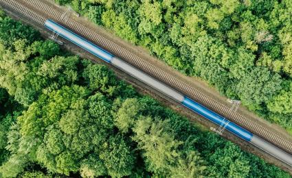 最も環境にやさしい交通手段である鉄道・電車の挑戦