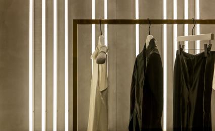 Black swan scenarios and impacts along the fashion value chain