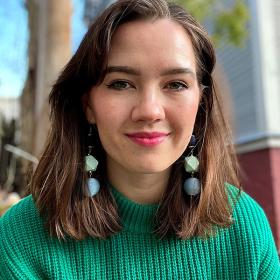 Laura, Consultant
