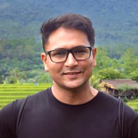 Portrait of Mani, Principal