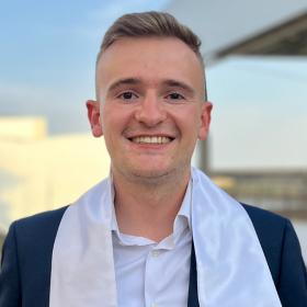 Tom, Junior Consultant
