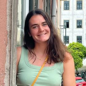 Caroline, Consultant